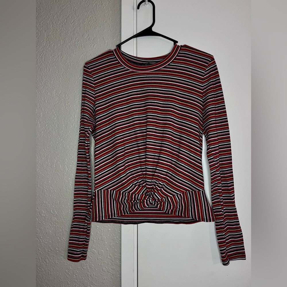Cute Long sleeve top.